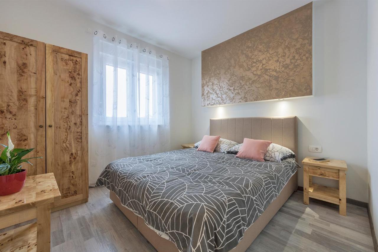 2 Bedroom Apartment Peroj Fažana Buitenkant foto