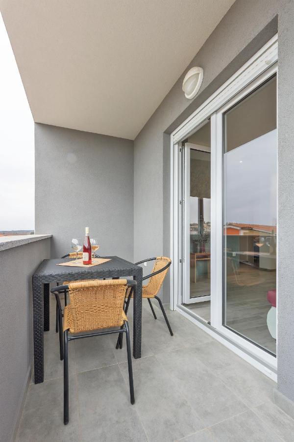 2 Bedroom Apartment Peroj Fažana Buitenkant foto