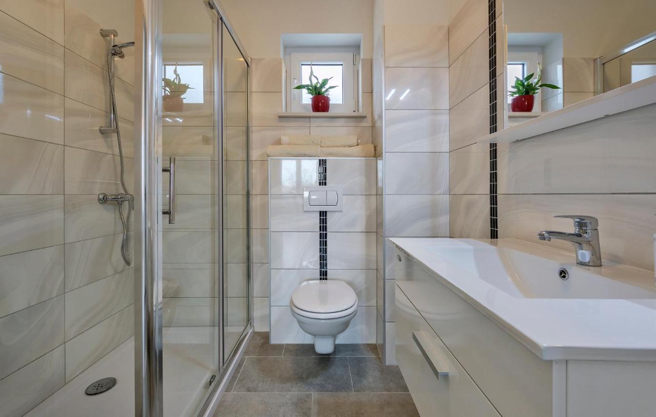 2 Bedroom Apartment Peroj Fažana Buitenkant foto
